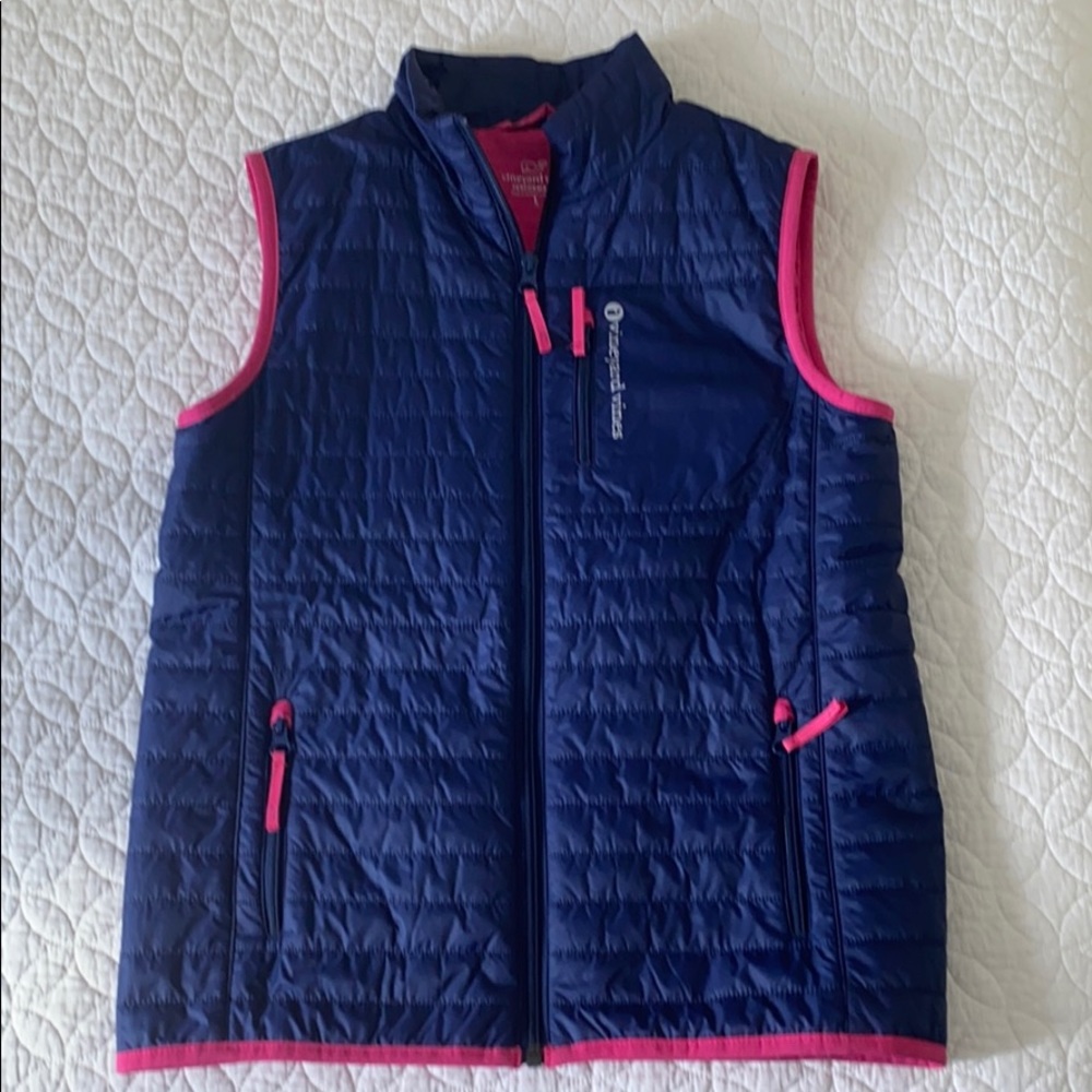 Vineyard vines blue vest with pink accents in EUC